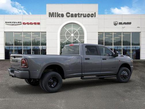 Ceramic Gray Clearcoat 2026 RAM 3500 Big Horn Crew Cab 4x4 8' Box