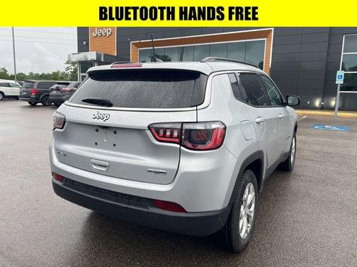 Silver Zynith Metallic Clearcoat 2024 Jeep Compass Latitude