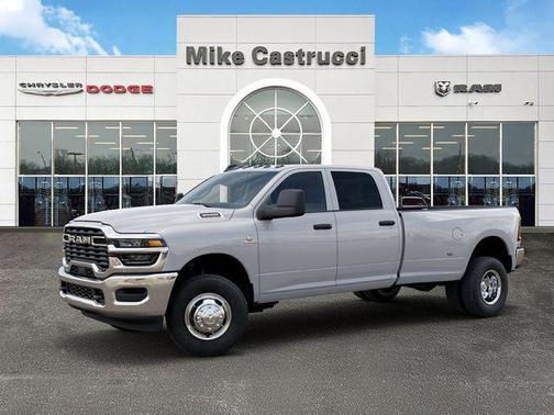 Bright White Clearcoat 2026 RAM 3500 Tradesman Crew Cab 4x4 8' Box