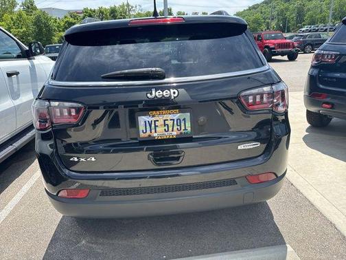 Diamond Black Crystal Pearlcoat 2022 Jeep Compass Latitude