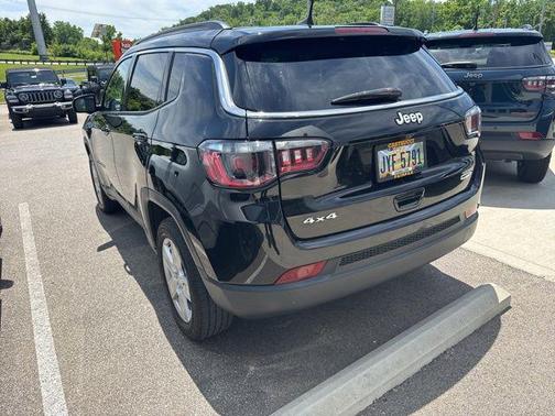 Diamond Black Crystal Pearlcoat 2022 Jeep Compass Latitude
