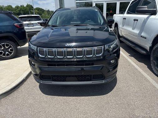 Diamond Black Crystal Pearlcoat 2022 Jeep Compass Latitude