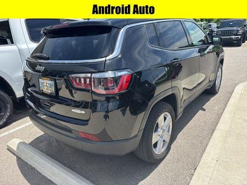 Diamond Black Crystal Pearlcoat 2022 Jeep Compass Latitude