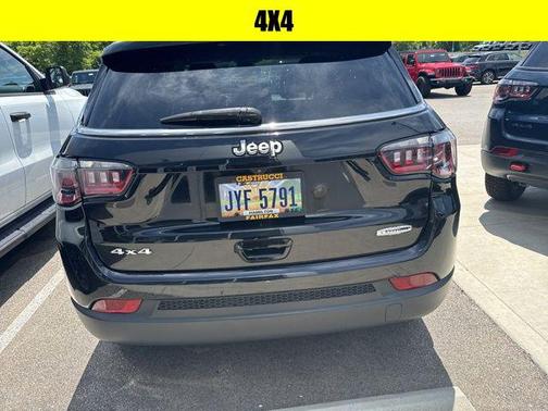 Diamond Black Crystal Pearlcoat 2022 Jeep Compass Latitude