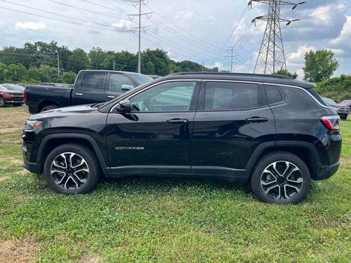Diamond Black Crystal Pearlcoat 2023 Jeep Compass Limited
