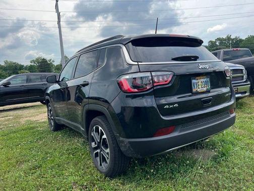 Diamond Black Crystal Pearlcoat 2023 Jeep Compass Limited