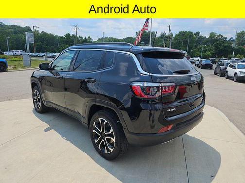 Diamond Black Crystal Pearlcoat 2023 Jeep Compass Limited