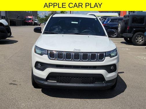 Bright White Clearcoat 2023 Jeep Compass Latitude