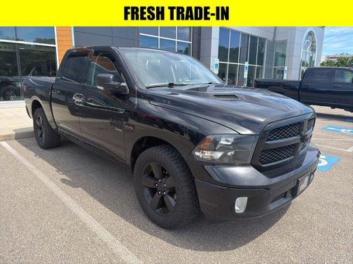 Brilliant Black Crystal Pearlcoat 2019 RAM 1500 Big Horn