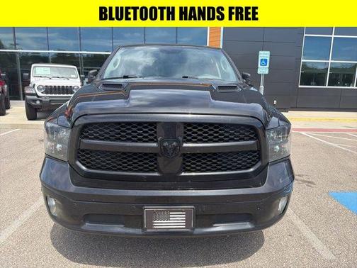 Brilliant Black Crystal Pearlcoat 2019 RAM 1500 Big Horn