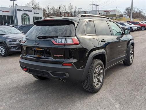 Photo 4 of 26 of 2020 Jeep Cherokee Trailhawk