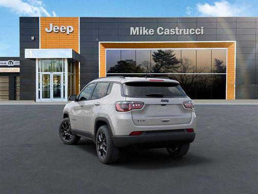 Silver Zynith Metallic Clearcoat 2026 Jeep Compass Latitude