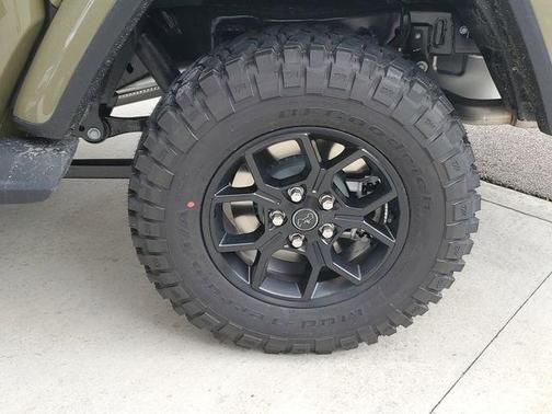 2025 Jeep Gladiator Sport