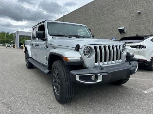 2022 Jeep Gladiator Overland