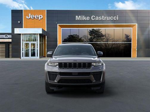 Baltic Gray Metallic Clearcoat 2026 Jeep Grand Cherokee Altitude