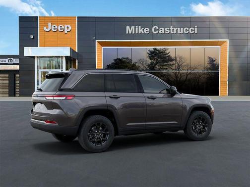 Baltic Gray Metallic Clearcoat 2026 Jeep Grand Cherokee Altitude