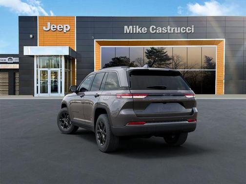 Baltic Gray Metallic Clearcoat 2026 Jeep Grand Cherokee Altitude