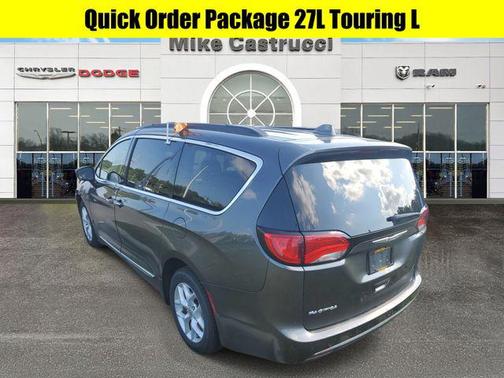 2017 Chrysler Pacifica Touring-L