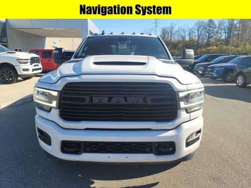 2024 RAM 3500 Laramie Crew Cab 4x4 8' Box
