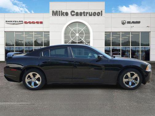 Pitch Black 2013 Dodge Charger SXT