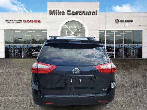 2017 Toyota Sienna SE