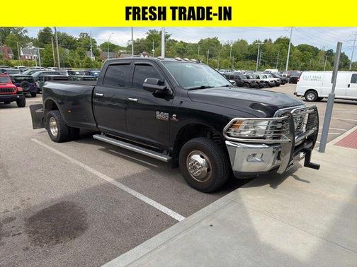 Brilliant Black Crystal Pearlcoat 2017 RAM 3500 Big Horn Crew Cab 4x4 8' Box