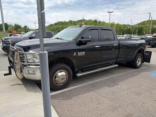 Brilliant Black Crystal Pearlcoat 2017 RAM 3500 Big Horn Crew Cab 4x4 8' Box
