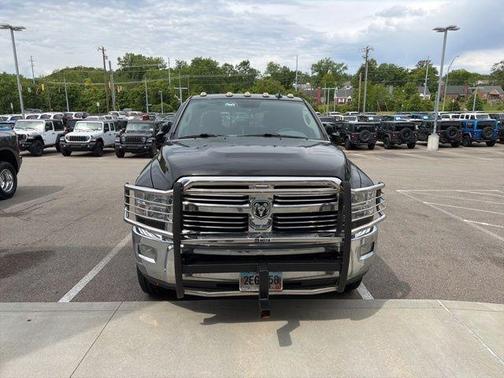 Brilliant Black Crystal Pearlcoat 2017 RAM 3500 Big Horn Crew Cab 4x4 8' Box
