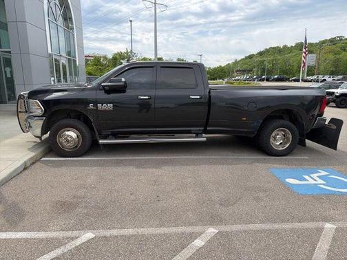 Brilliant Black Crystal Pearlcoat 2017 RAM 3500 Big Horn Crew Cab 4x4 8' Box