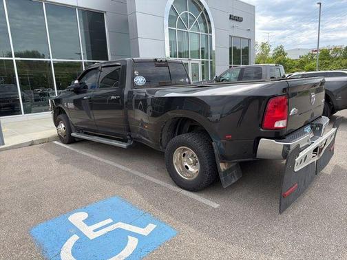 Brilliant Black Crystal Pearlcoat 2017 RAM 3500 Big Horn Crew Cab 4x4 8' Box
