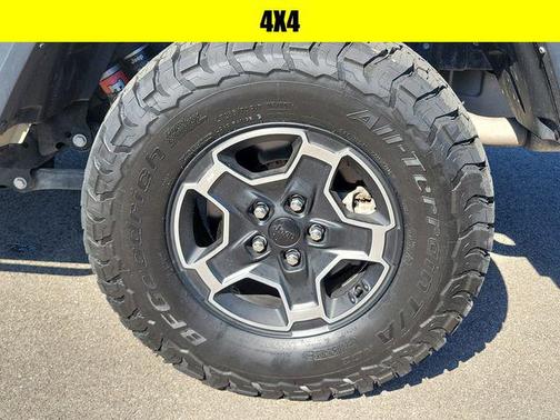 Limited Edition Gobi Clearcoat 2022 Jeep Gladiator Mojave 4x4