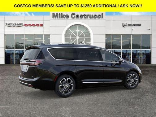 Diamond Black Crystal Pearlcoat 2026 Chrysler Pacifica L