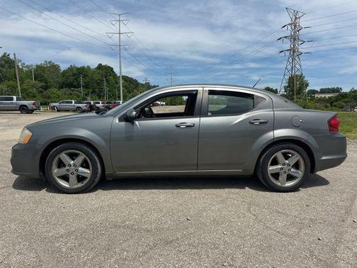 2011 Dodge Avenger Lux