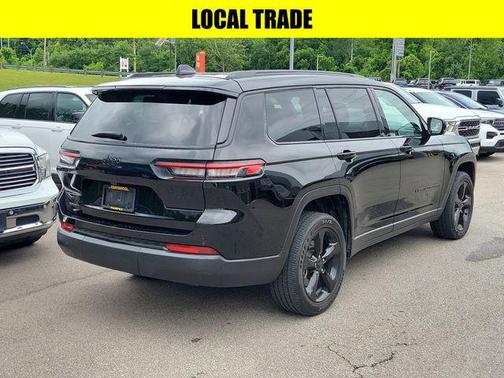 Diamond Black Crystal Pearlcoat 2023 Jeep Grand Cherokee L Altitude