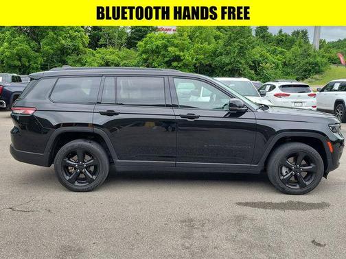 Diamond Black Crystal Pearlcoat 2023 Jeep Grand Cherokee L Altitude