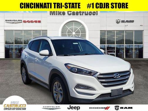 Dazzling White 2017 Hyundai TUCSON SE