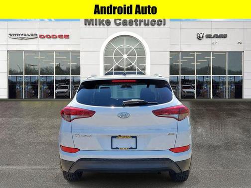 Dazzling White 2017 Hyundai TUCSON SE