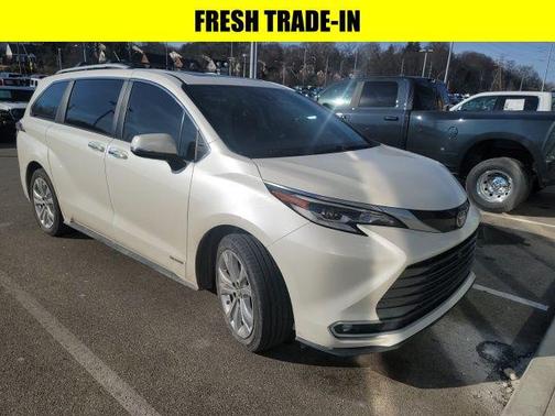 2021 Toyota Sienna Platinum 7 Passenger
