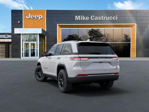 Bright White Clearcoat 2026 Jeep Grand Cherokee Altitude