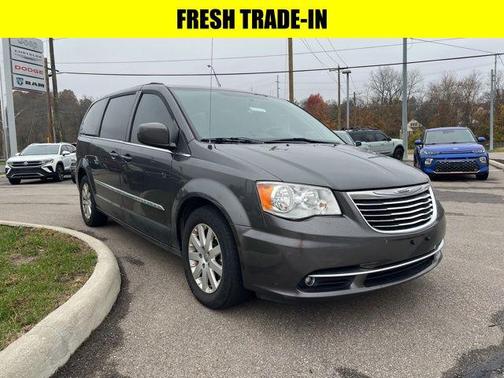 2016 Chrysler Town & Country Touring