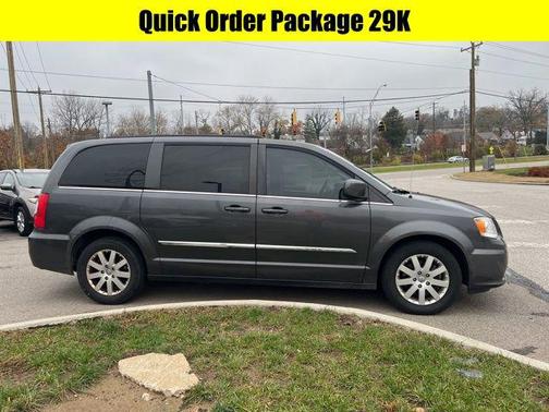 2016 Chrysler Town & Country Touring