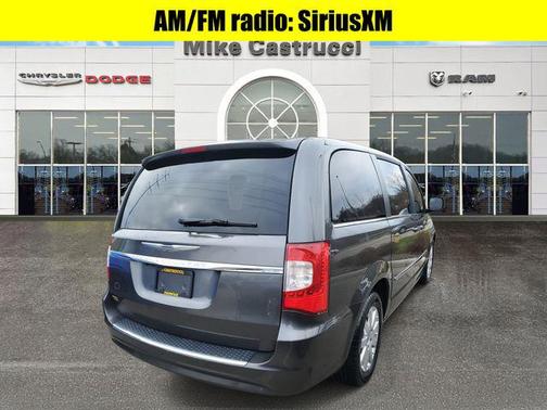 2016 Chrysler Town & Country Touring