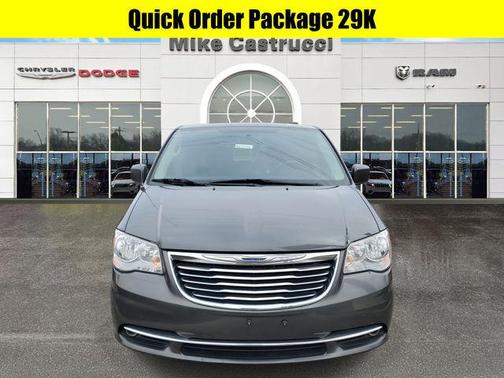 2016 Chrysler Town & Country Touring