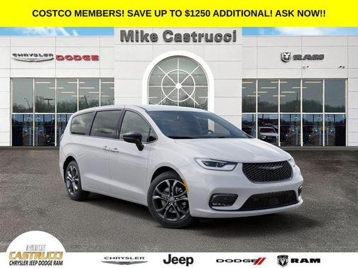 Bright White Clearcoat 2026 Chrysler Pacifica L