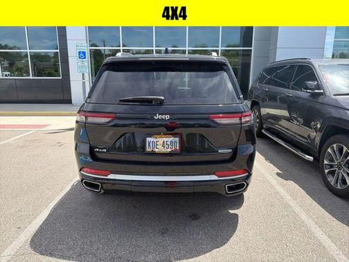 Diamond Black Crystal Pearlcoat 2023 Jeep Grand Cherokee Summit