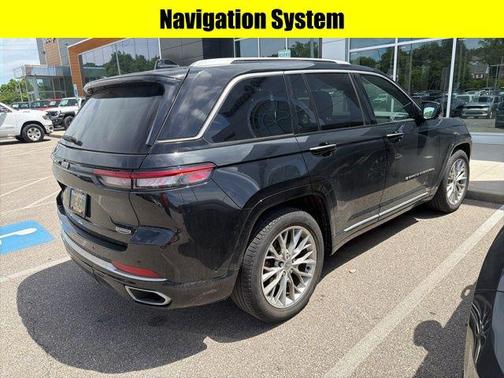 Diamond Black Crystal Pearlcoat 2023 Jeep Grand Cherokee Summit