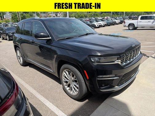 Diamond Black Crystal Pearlcoat 2023 Jeep Grand Cherokee Summit