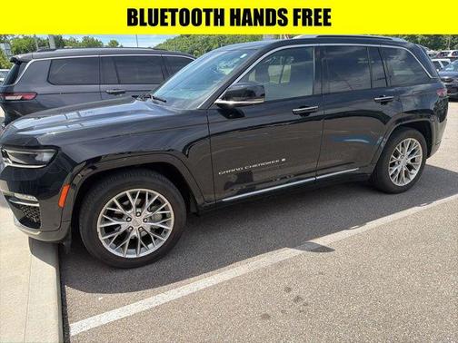 Diamond Black Crystal Pearlcoat 2023 Jeep Grand Cherokee Summit