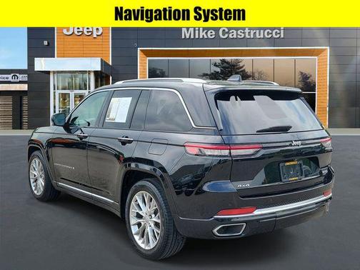 Diamond Black Crystal Pearlcoat 2023 Jeep Grand Cherokee Summit