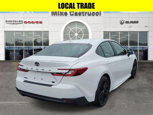 Ice 2026 Toyota Camry SE